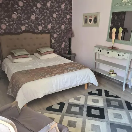 Au Relais Des Mousquetaires Gasthof Laas (Gers)